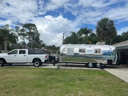 Highway Hounds Mobile Dog and Cat Grooming — photo from their website