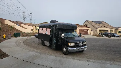 Dexter's Pals mobile Pet Grooming — photo from their website